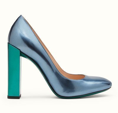 Zapatos de piel de charol metalizada azul de Fendi